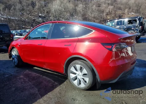 2024 Tesla Model Y z USA, uszkodzony, nr VIN 7SAYGDED1RF093274